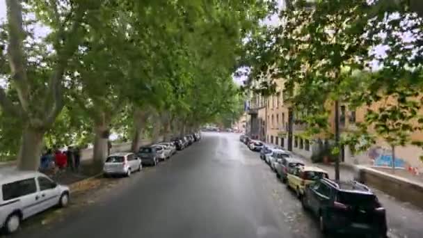 Calles vacías de Italia durante la lluvia, calle vacía en Roma — Vídeo de stock