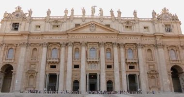 St. Peters Bazilikası Roma, İtalya. St. Peters Bazilikası 'nın dışı St. Peters Meydanı, Roma