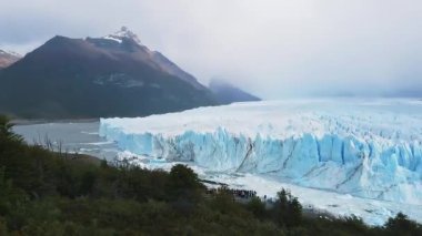 El Calafate yakınlarındaki Los Glaciares Ulusal Parkı 'ndaki Perito Moreno Buzulu, Patagonya, Arjantin