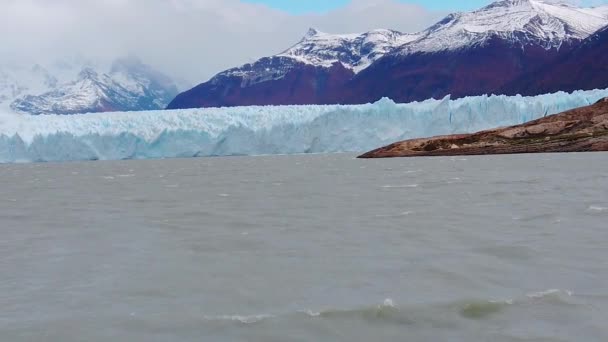 Blue Glacier Gray slow motion, Gray Glacier Patagonia slow motion, Panoramic View of Gray Lake, Patagonia, Chile — стокове відео