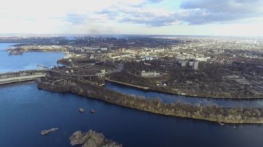 Havadan hidroelektrik santrali, Zaporizhia, Ukrayna. Zaporozhye şehrinde bir baraj. Büyük baraj hava manzarası
