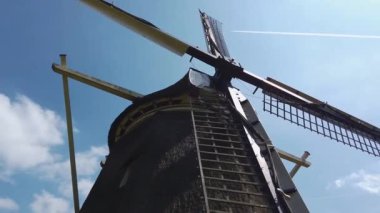 Hollanda değirmeni. Geleneksel Hollanda değirmeni. Hollanda 'nın sembolü
