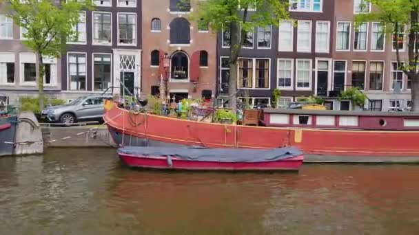 Amsterdam, the netherlands. Exterior of buildings in the central part of Amsterdam, beautiful streets of Amsterdam — Stock Video