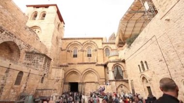 Kutsal Mezar Kilisesi. Kudüs, İsrail, Kutsal Mezar Zaman Çizelgesi 'nin yakınındaki insanlar.