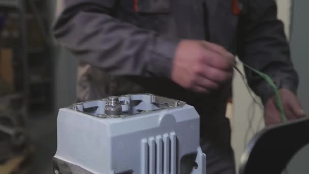 Vites kutusunun montajı, mekanizmanın montajı — Stok video