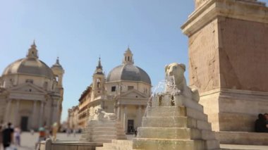 Piazza del Popolo, Santa Maria dei Miracoli Kilisesi. Piazza del Popolo 'daki Obelisk.