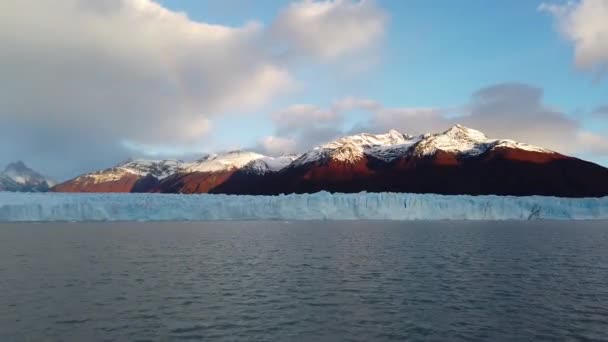Lago grigio tramonto, ghiacciaio blu grigio, Patagonia. — Video Stock
