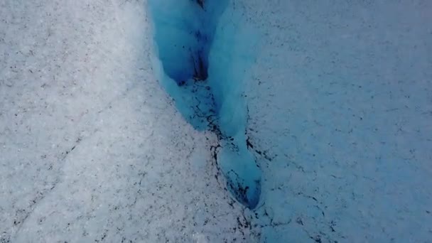 Blauwe gletsjer in patagonië, chili. Blauw Gletsjergrijs in Patagonië close-up — Stockvideo