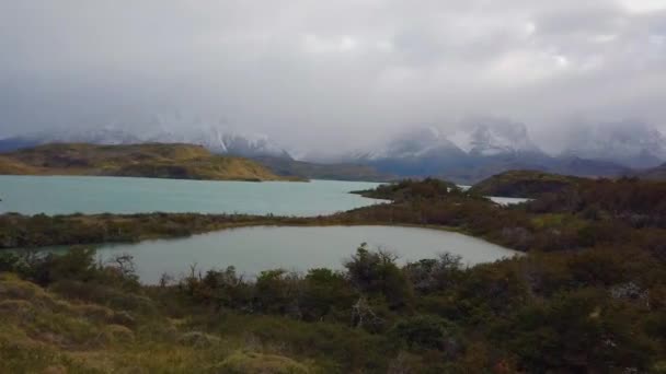 Parque Nacional Torres del Paine panorama, Lago Nordenskjold. Clima lluvioso en patagonia — Vídeos de Stock