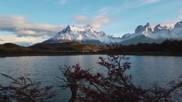 Povaha patagonie. Mount Cerro Payne Grande při západu slunce, panorama hory Cerro Payne Grande. — Stock video