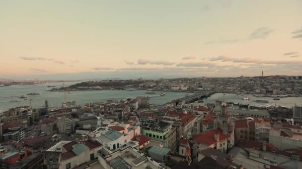 Vom galatischen Turm aus dämmert die Zeit. Morgenblick auf den Bosporus vom Galata-Turm — Stockvideo