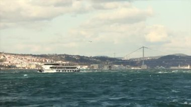 Boğaz Boğazı, Boğaz boyunca giden gemiler.