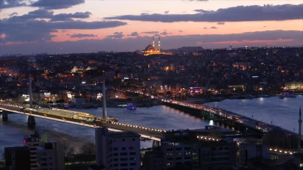 Schöne Aufnahmen vom abendlichen Istanbul mit schönen Wolken — Stockvideo