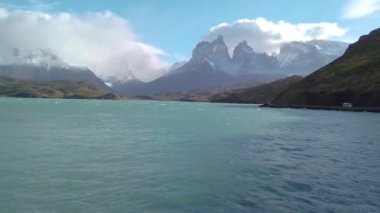 Patagonya dağları, patagonya dağ manzaraları. Cerro Payne Grande Dağı ve Torres del Paine manzarası.