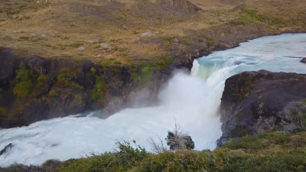 佐藤大瀑布。萨尔托大瀑布景观。Torres del Paine国家公园 — 图库视频影像