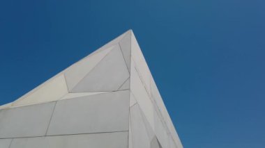 Tel Aviv Sanat Müzesi. Herta ve Paul Amir Tel Aviv Müzesi 'ni inşa ediyorlar. Modern bir dış dünyada Tel Aviv Müzesi.