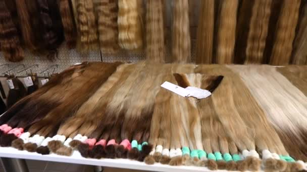 Human hair, hair. Natural hair extensions — Stock Video