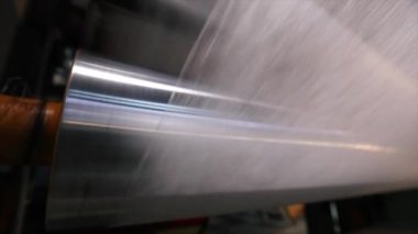 Dokumasız kumaş üretimi, modern bir fabrikada polyester üretimi. Örülmemiş üretim süreci