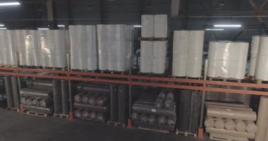 Sentetik kışın geçirdiği deponun panoramik görüntüsü, Spanbond, dokumasız malzemeler.