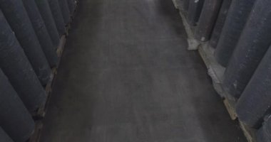 Fabrika nakliye kargosunda forklift. Stokta iş akışı