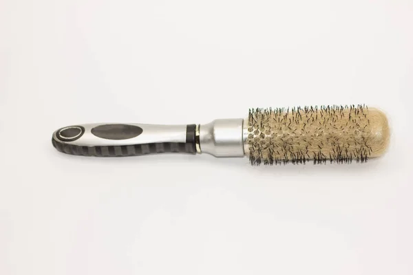 kellik sorunu kadınlar el kaybı saç tarağı tutarak