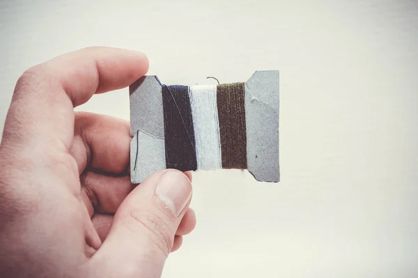 Konu üzerinde bir beyaz dikiş için