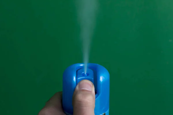 Siyah üzerine püskürtme su jeti