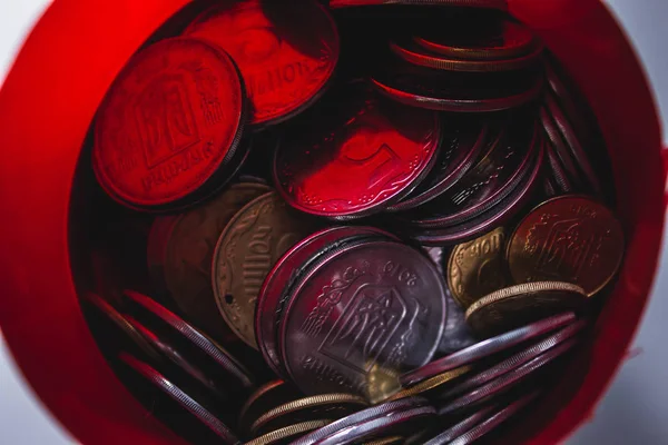 Birçok eski kirli pennies. bronz ve bakır peni dağınık