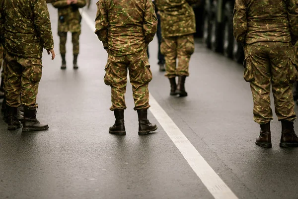 Soldati Armati Partecipano Una Parata Militare — Foto Stock