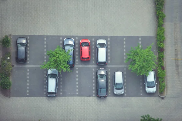 Yukarıdan park edilmiş araçların görüntülemek