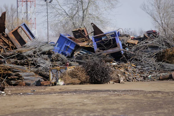 Schrottplatz Autoteile Metall Und Plastikmüll — Stockfoto