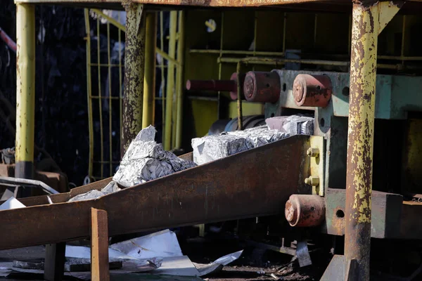 Schrottplatz Autoteile Metall Und Plastikmüll — Stockfoto