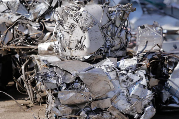 Schrottplatz Autoteile Metall Und Plastikmüll — Stockfoto