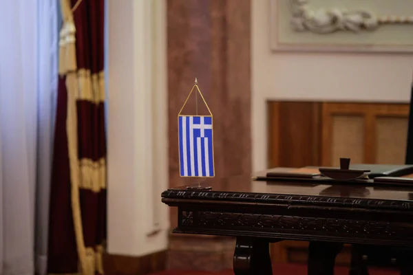 Bandera Grecia Sobre Mesa Madera Antes Firma Oficial Contrato Del —  Fotos de Stock