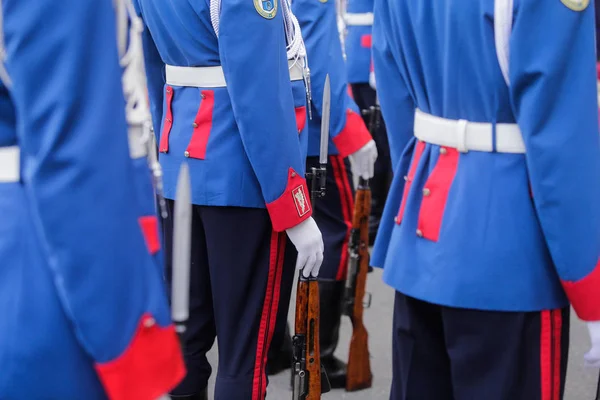 Soldados Desfile Esperan Con Sus Armas Suelo Para Que Empiece —  Fotos de Stock