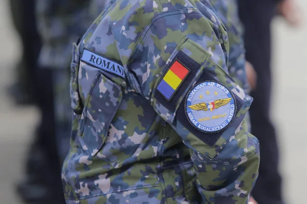 Símbolo Fuerza Aérea Rumana Uniforme Soldado Femenino — Foto de Stock