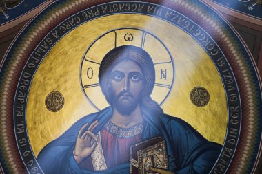 Bükreş, Romanya - 27 Nisan 2018: Evrenin Hükümdarı İsa Pantokratoros'un Bükreş'teki Hıristiyan Ortodoks Kilisesi Saint Ioan Piata'nın Kubbesi'nde boyanması