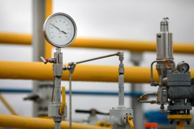 Endüstriyel ekipman (borular, manometre / basınç göstergesi, kollar, f