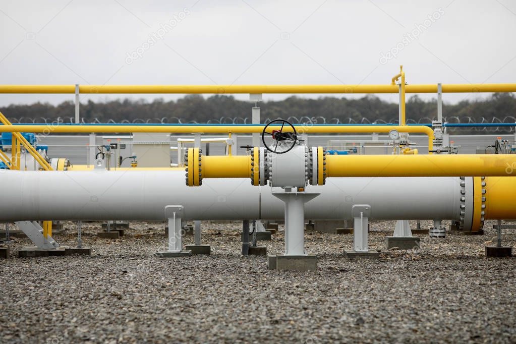 Industrial equipment (pipes, manometer/pressure gauge, levers, f