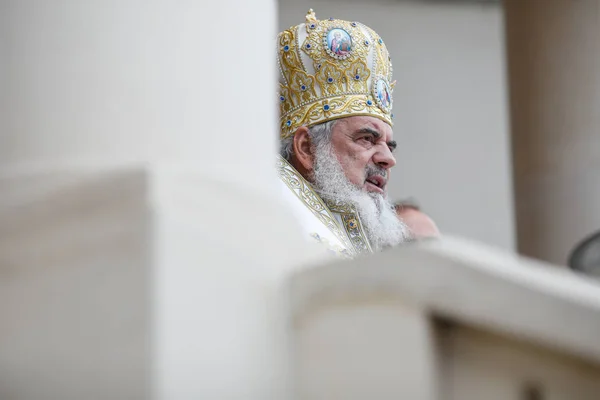 Patriarca ortodoxo rumano Daniel durante la misa de Epifanía, fuera —  Fotos de Stock