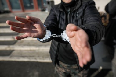 Kelepçe ile alanın sığ derinliği (seçici odak) resmi