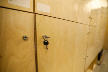 Shallow depth of field (selective focus) image with a closed woo