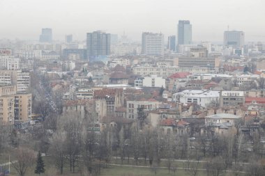 Bükreş, Romanya - 03 Mart 2020: Bulutlu bir günde Parlamento Sarayı 'ndan Bükreş' e genel bakış.