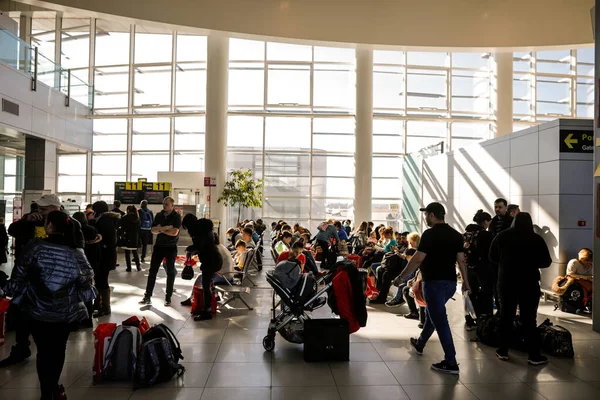 Otopeni Rumania Febrero 2020 Pasajeros Dentro Del Aeropuerto Internacional Henri —  Fotos de Stock