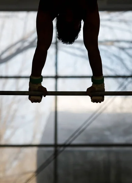 Silhouette Young Male Gymnast Training Horizontal Bar Gym — Stock Photo, Image