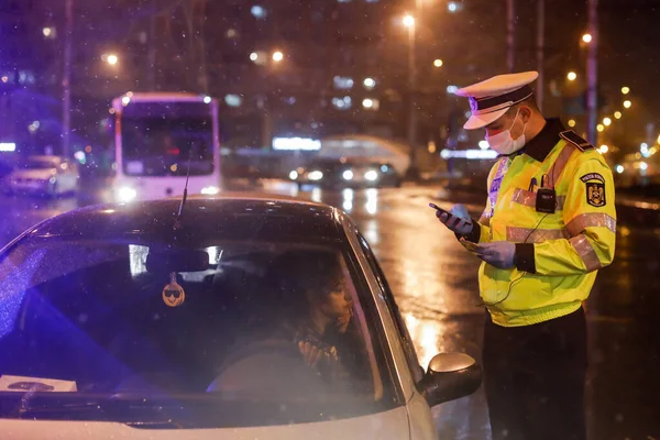 Bucharest Romania March 2020 Police Check Out Drivers Papers Curfew — Stock Photo, Image