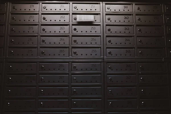 Многочисленные Металлические Почтовые Ящики Многоквартирных Домах 600 Однокомнатными Квартирами — стоковое фото