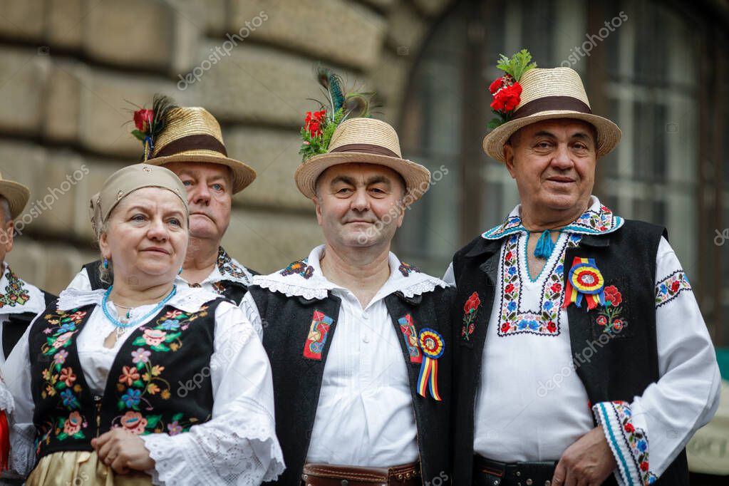 Bucarest Romania Marzo 2020 Donne Uomini Anziani Vestiti Con Abiti