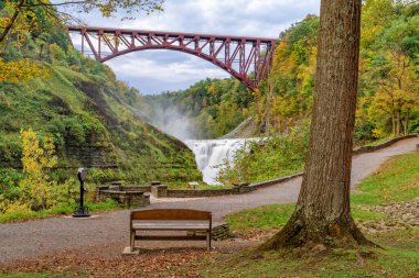 Letchworth Eyalet Parkı 'nda Genesee Kemer Köprüsü