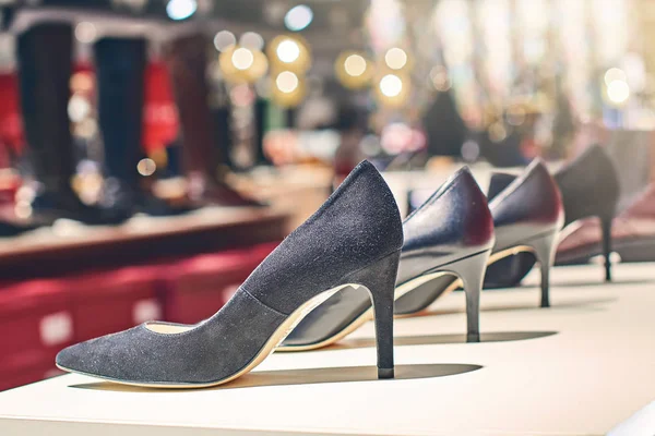 Elegant black woman shoes in a luxury store — Stock Photo, Image